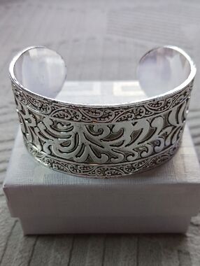 LIKE NEW Elegant Silver Engraved Filigree Cuff Bracelet